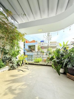 siêu phẩm kiến trúc ba tháng hai 5 tầng ngay nhà hát hòa bình