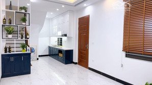 6.35 tỷ. nhà mới sẵn ở. căn 34m2. mặt tiền 3.2m x 5t x 3pn. đường 3m.cách oto 15m. ngõ 259 phú diễn