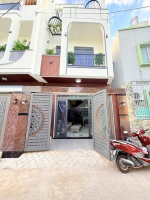 nhà hoàn công đầy đủ, tặng nội thất bán nhà 1 trệt 2 lầu phường thống nhất, gần kdc văn hoa vil