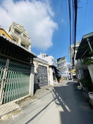 8,6 tỷ- 102m2 (ngang 7,5m) - nhà 2 tầng mt đường số gần gần bv lê văn thịnh q2