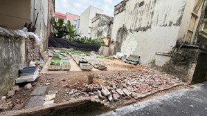 đất thị trấn - sát vách happy land - mt khủng - cách 1 nhà ra ô tô tránh