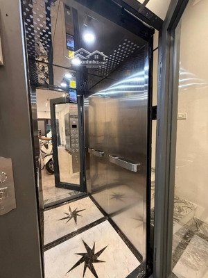 nhà mới đẹp, thang máy, ngõ ô tô, cách mặt phố 30 m.