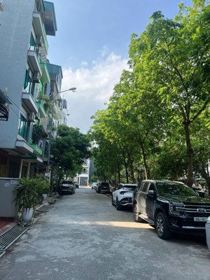 chủ cần bán gấp - phân lô phố nhổn - ô tô tránh. dt 51m xây 5 tầng 12,2 tỷ mtg