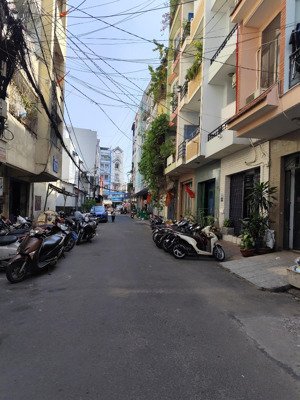 bán nhà đẹp, hxh, cách 10m ra mt nguyễn văn đậu