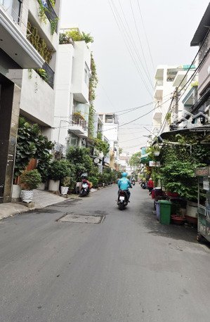 chủ bán gấp nhà dt 76m, hẻm xe hơi phường 3 bình thạnh , gần chợ bà chiểu, tiện xây chdv giữ tiền