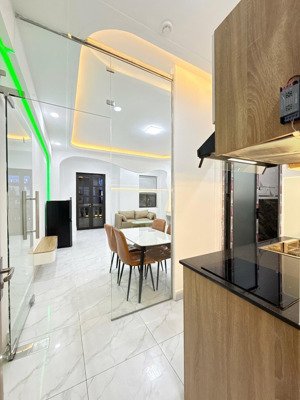 căn hộ cityland mới hoàn thiện full nội thất đẹp 100% cửa sổ lớn, ban công thang máy. từ 8 triệu