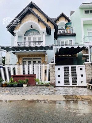 bán biệt thự cao cấp khu công ty 8 diện tích 10x20 đối diện công viên- giá 10 tỷ