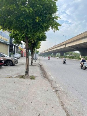 bán nhà mặt đường nguyễn xiển - lô góc - 2 mặt tiền rộng - giá rẻ