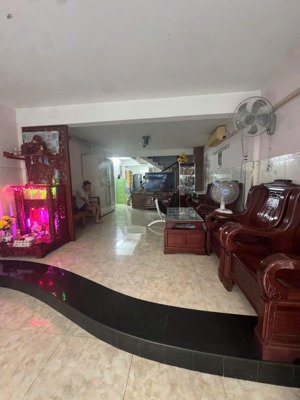 nhà vip q6, sau mt bà hom, hẻm ô tô, 3 tầng, 68m2, ngang 4.3m, giá rẻ.