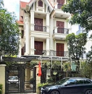 bán nhà tôn thất thiệp, 130m2, mặt tiền 6.1m, ô tô tránh, khu dân trí cao!