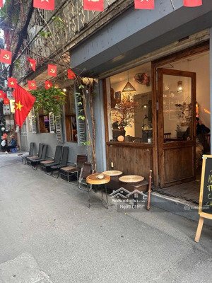 nhà có cửa hàng 110m2 phố nguyên hồng sổ đỏ ba đình tầng 1 quán cafe đông khách lô góc , ô tô đỗ .