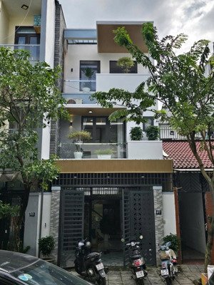 nhà 3 tầng 3 mê đường bầu năng 6 . hoà minh phong cách luxury full nội thất