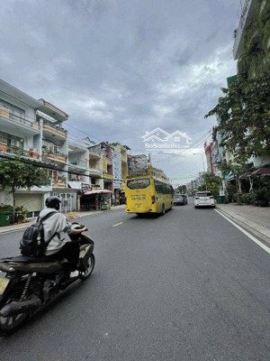 bán gấp nhà mặt phố 110m2, 20,5 tỷ tại p 10, q6, tp.hcm