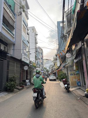 siêu hiếm - nhà âu dương lân 43m2, sổ vuông vứt. dòng tiền tốt.nhỉnh nhẹ 5 tỷ. hẻm xe hơi