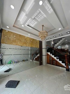 5 tỷ 600 thương lượng, nhà mới 4 tầng, đường 10 mét ,diện tích : ngan 4 mét - dài 14 mét .