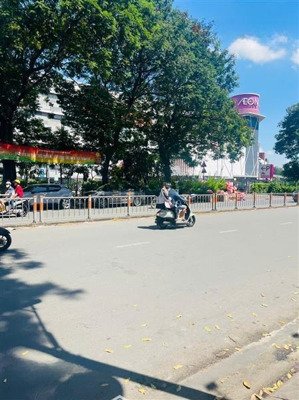 mặt tiền kinh doanh đối diện aeonmall tân phú - đường 30m có vỉa hè 5m - trước có dòng tiền 60tr1th