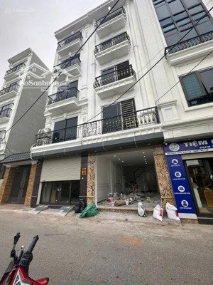 nhà phố dt 40m², 5 tầng giá 12.5 tỷ. mặt phố kinh doanh đẹp oto có vỉa hè.căn góc 2 mặt thoáng