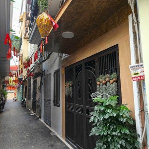 gần phố giáp bát ngõ nông thông nhà dân xây chắc chắn ở ngay 35mx4t giá nhỉnh 6 tỷ sổ cc có tl