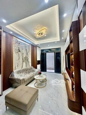 kim giang hoàng mai 38.4m, 4 tầng, full nội thất, cách ô tô 10m, giá 10.48 tỷ