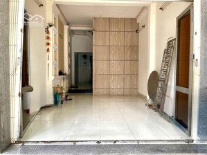 cho thuê nhà nguyên căn kinh doanh đường hồng bàng , nha trang .nằm ngay ngã 4 kinh doanh sầm uất