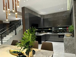 biệt thự căn góc cạnh hồ bán nguyệt giá tốt đầu tư