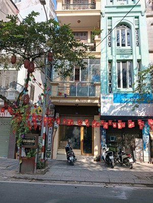 cần bán nhà nhà mp sơn tây - ba đình - gần lăng bác - vỉa hè kd - phố vip- hàng hiếm - giá mặt ngõ