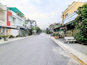 quận 7 nhà mặt tiền đường số 12m tân quy sd 60m gần lotte mart, sang q1,3,4 chỉ mất vài phút. 6.5tỷ