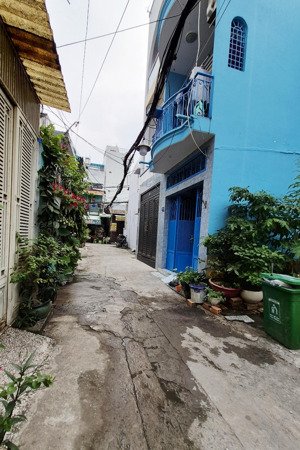 chủ bán gấp nhà hẻm xe hơi thông, gần chợ bà chiểu, dt 62m, phường 12 bình thạnh, tiện xây chdv mới