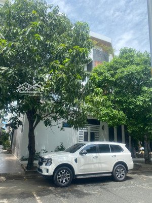 bán nhà lô góc 2 mt công viên. bình tân. dt: 8m x 15m, 3 lầu.