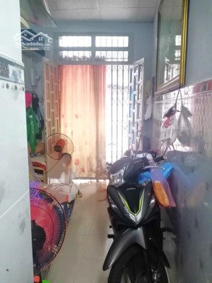 * chỉ 2.5 tỷ * nhà nhỏ cmt8 q3, 15m2 (2.1x8) 2pn gần mt