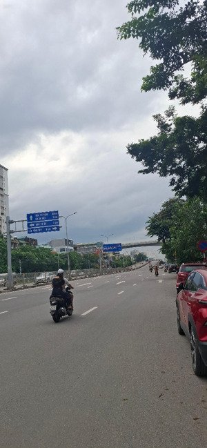 bán nhà mặt phố-kinh doanh-dòng tiền gần 300 tr/năm-vỉa hè-ô tô tránh/dừng đỗ-sổ vuông-mặt tiền rộn