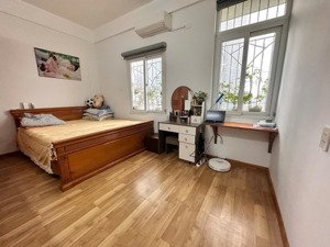 căn hộ có diện tích 57m, thiết kế tối ưu gồm 02 phòng ngủ, 01 phòng vệ sinh, không gian vuông vắn,