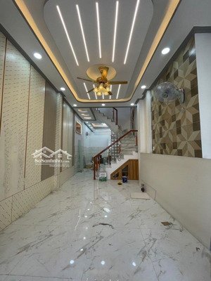 trung tâm quận 6 nhà 3 tầng, 45m2 , 4pn hẻm thông sát quận 5 có sân thượng.