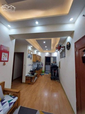 bán gấp căn góc đầu hồi giá chỉ nhỉnh 3,55 tỷ
diện tích:56m 2 ngủ 2 vệ sinh
tòa ct10 sđcc