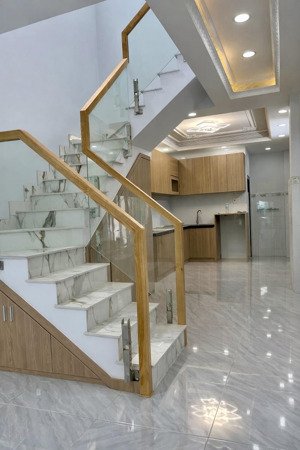 bán nhà mới 2 tầng 41m2 - đường nhánh lâm văn bền. tân thuận -giáp phú mỹ hưng.9p đến quận 1. 5,25t