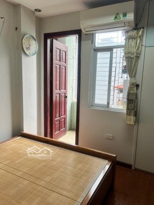 bán ccmn gần mặt phố quan hoa, cầu giấy - tầng 6/9 thoáng đẹp về ở ngay