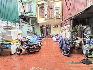 nhà đẹp ở ngay phố hoàng mai (số 288). diện tích: 43/50m2