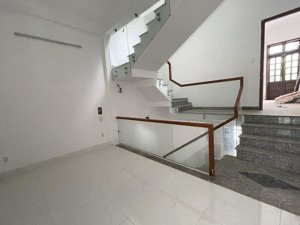 chủ đi mỹ để lại nhà 3 tầng mới xây đẹp - khu dân trí cao sát biển sơn trà đà nẵng 7,x tỷ