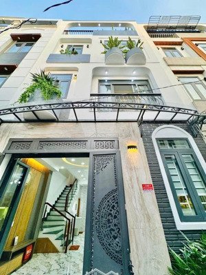 chú 8 về quê bán gấp căn nhà tô ký, tuyệt đẹp giá lại rẻ