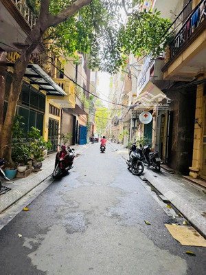 bán nhà khu phân lô quân đội phố tô vĩnh diện, thoáng trước sau ,mấy bước ra ô tô tránh. dt60m2