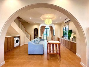 chuyển nhượng biệt thự full nội thất cao cấp giá: 5.5 tỷ (bao thuế phí) novaworld phan thiết