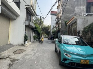 chính chủ cần bán gấp căn nhà 4 tầng đường ô tô tránh tại trung tâm tổ 15 thạch bàn, long biên