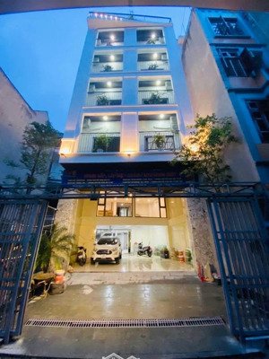 apartment 8 tầng thang máy- dtich 175m2 với 8m mặt tiền- ô tô tránh - 2 mặt ngõ trước sau đều mở
