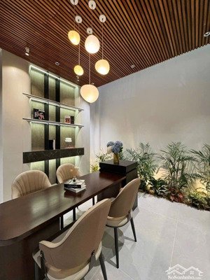 bán nhà 2 tầng phạm vấn 3 mặt thoáng, sát biển