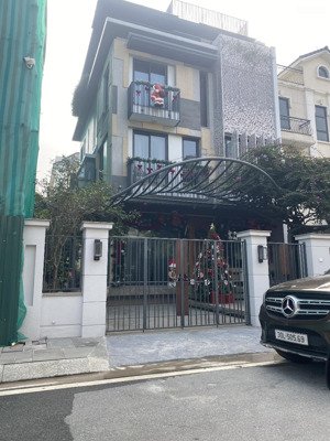 bán nhanh song lập k5-k7 starlake: 240m2: giá bán nhanh: 580tr/m2. chủ nhà thiện chí bán có thl.