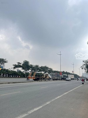 nguyễn gia bồng - ngọc thụy - đất 70m2 - đường rộng - ô tô thông tránh - bán nhanh 9,5 tỷ