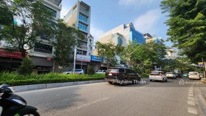 đất mặt phố lạc long quân, tây hồ, hn. 170m2, mặt tiền 7m. sổ vuông đẹp, 2 mặt thoáng. nhỉnh 80 tỷ.