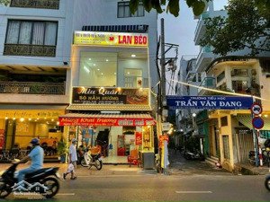 cần bán gấp nhà mặt tiền phan văn trị. căn góc 3 mặt tiền đẹp. đoạn đường lớn gần nơ trang long