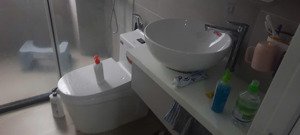 bán nhà 1 trệt 2 lầu, sổ hồng. cập nhật 21/12/25