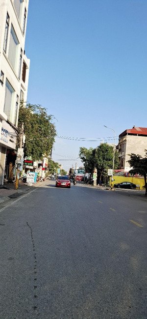 bán đất tặng nhà cấp 4 mặt đường ngô gia tự.
+ diện tích 131m ngang 4m .
vị trí siêu đẹp.